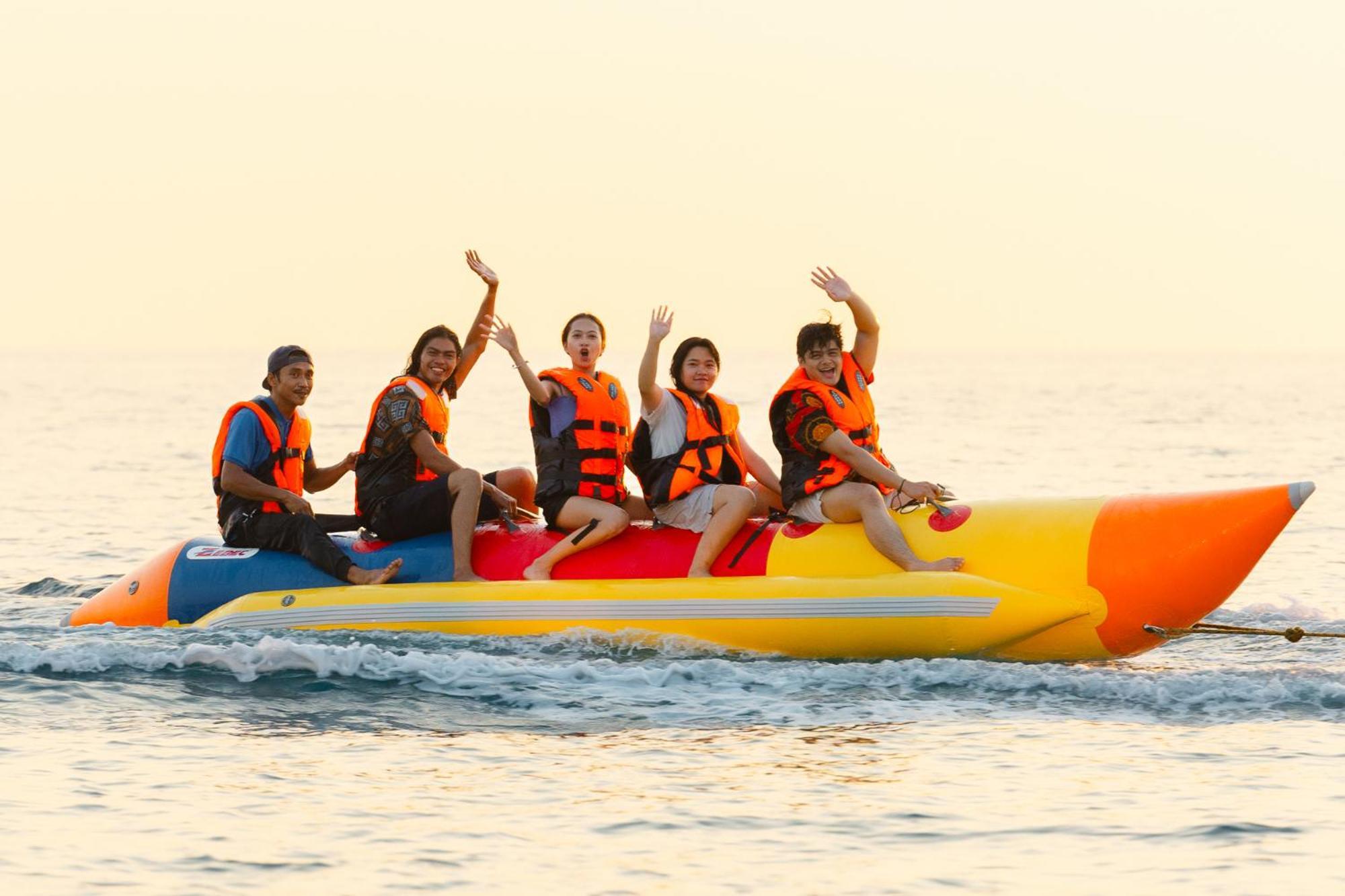 Q Beach Resort Cabangan Bagian luar foto