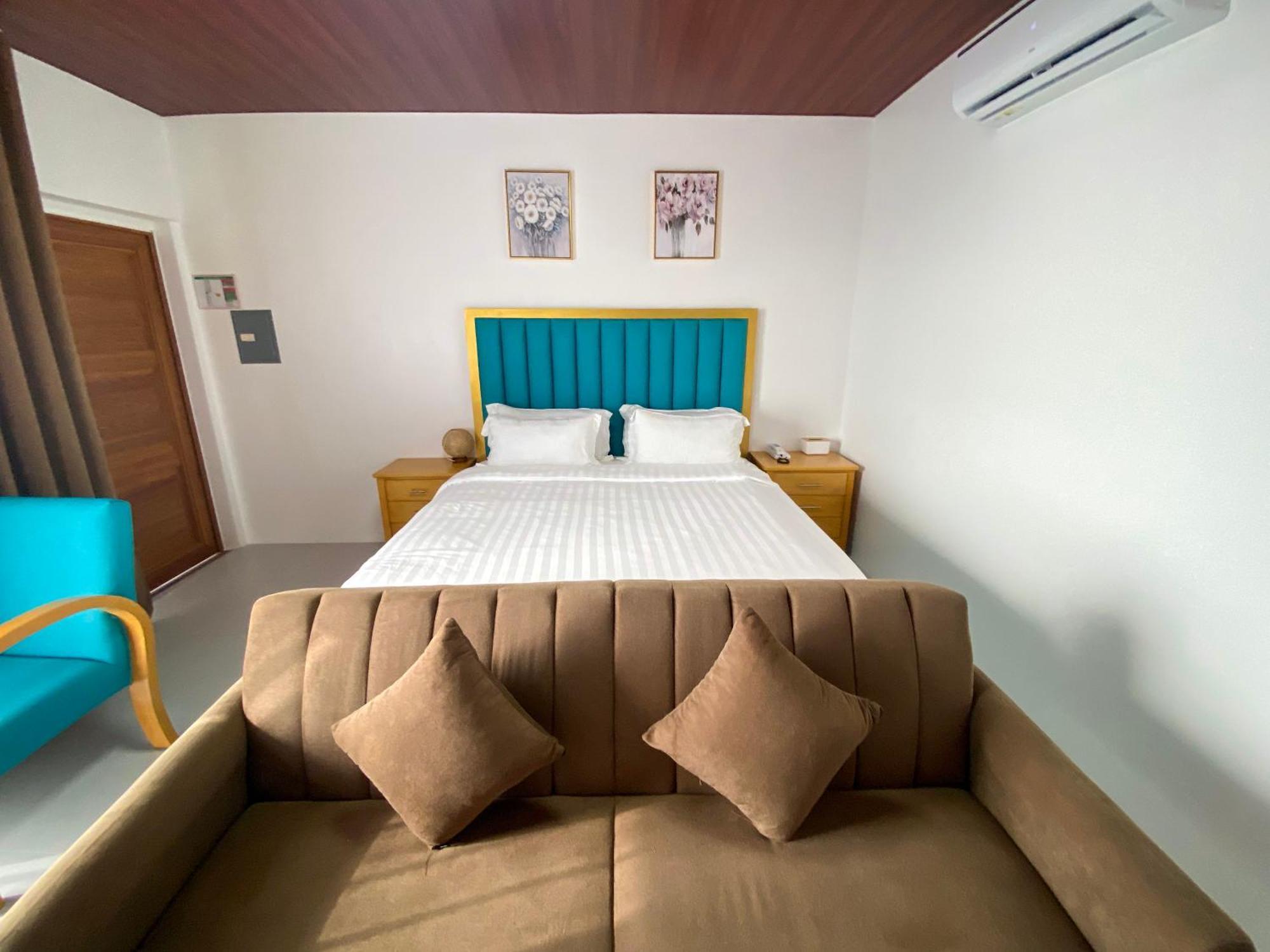 Q Beach Resort Cabangan Bagian luar foto