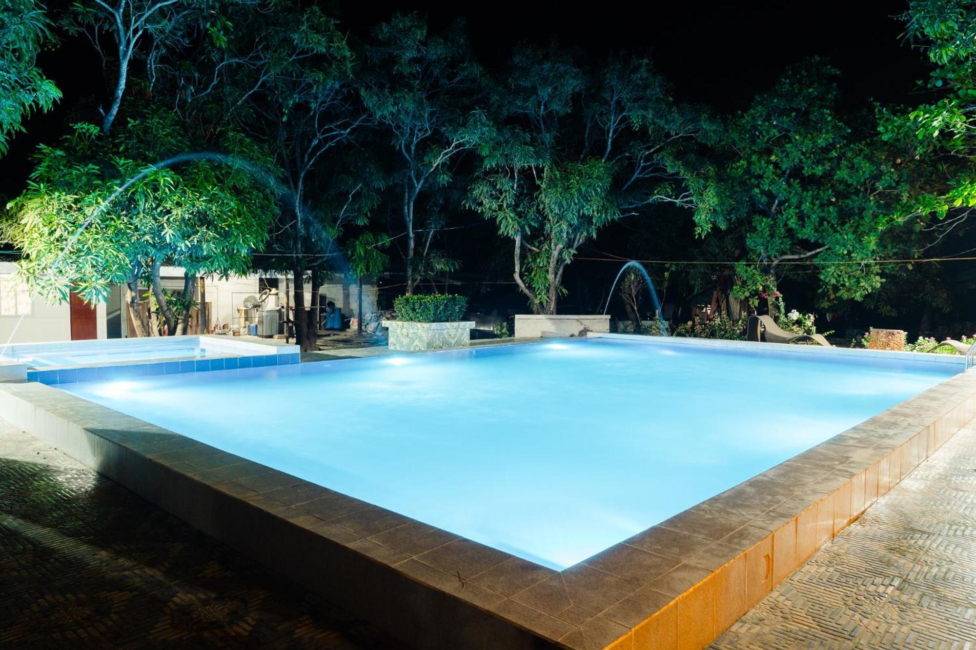 Q Beach Resort Cabangan Bagian luar foto