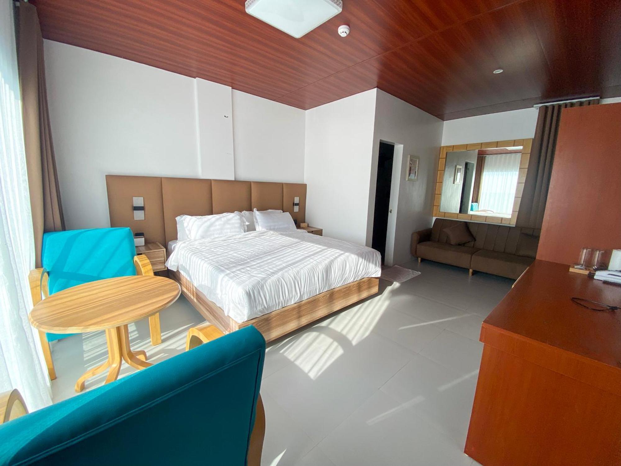 Q Beach Resort Cabangan Bagian luar foto