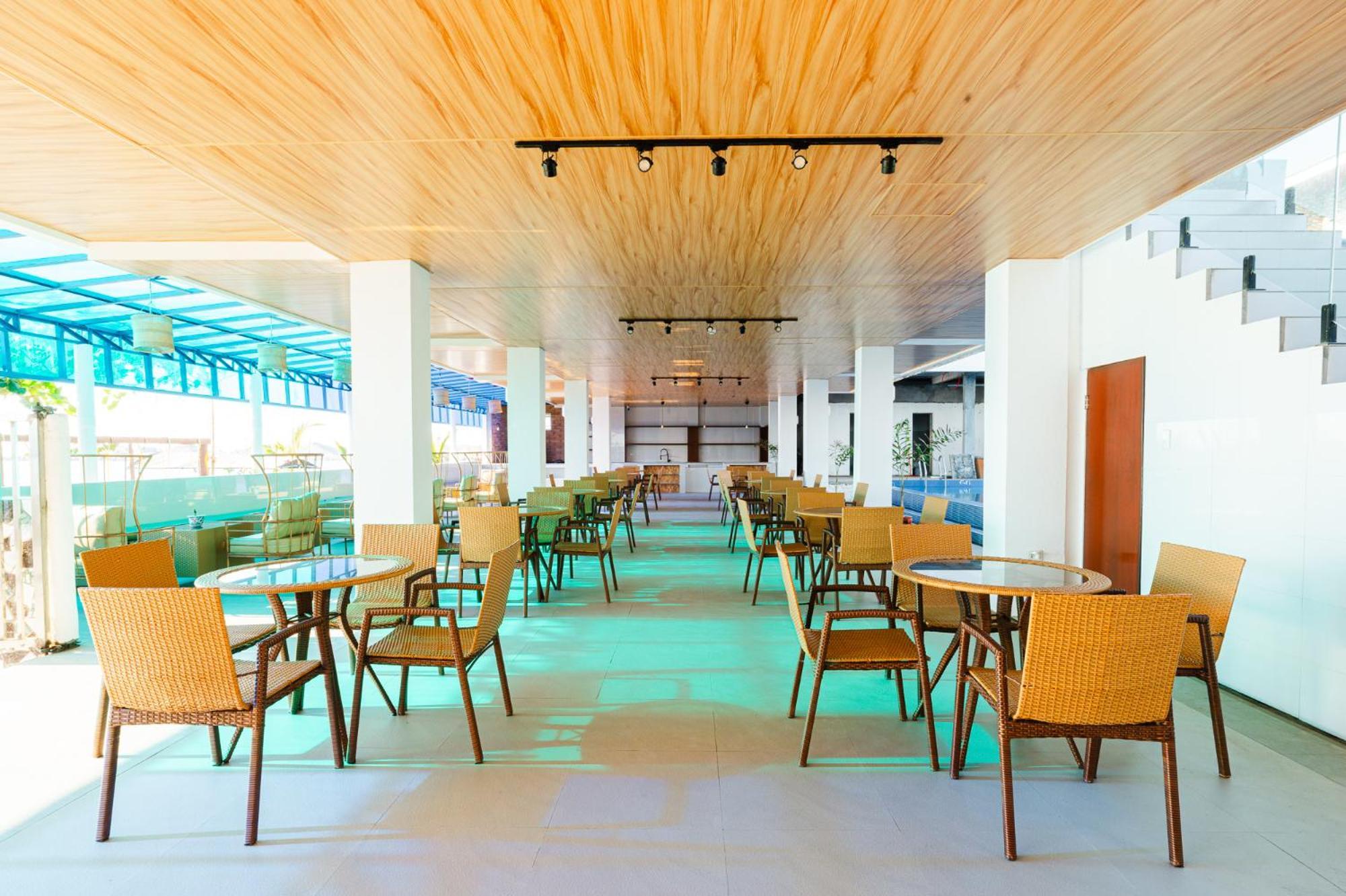 Q Beach Resort Cabangan Bagian luar foto