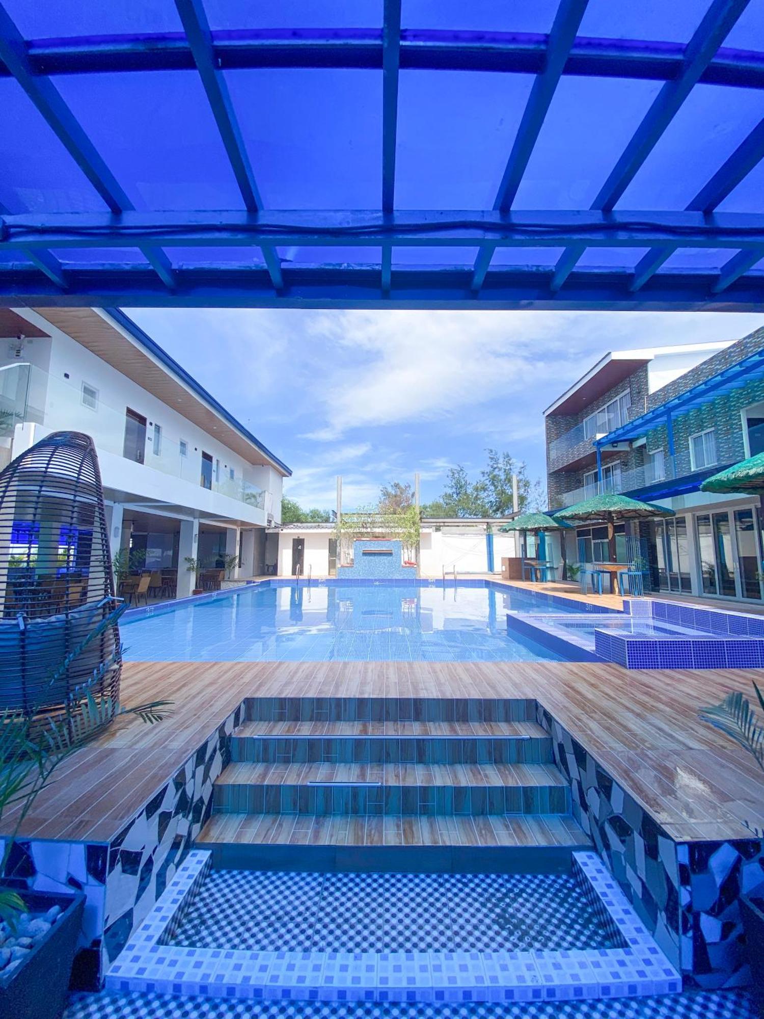 Q Beach Resort Cabangan Bagian luar foto